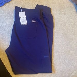 Navy blue, size small Zamora jogger Figs
